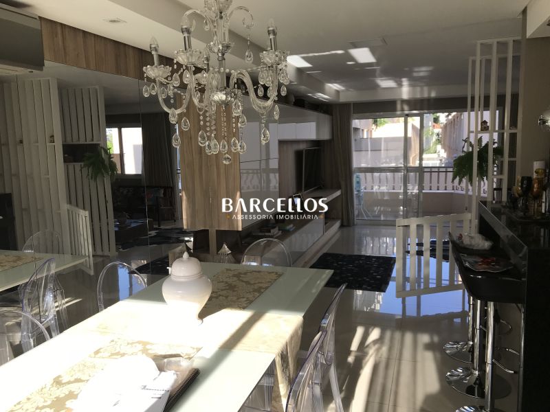Casa com 4 quartos, 4 banheiros e 230m² à venda no bairro Pedra Redonda, Porto Alegre