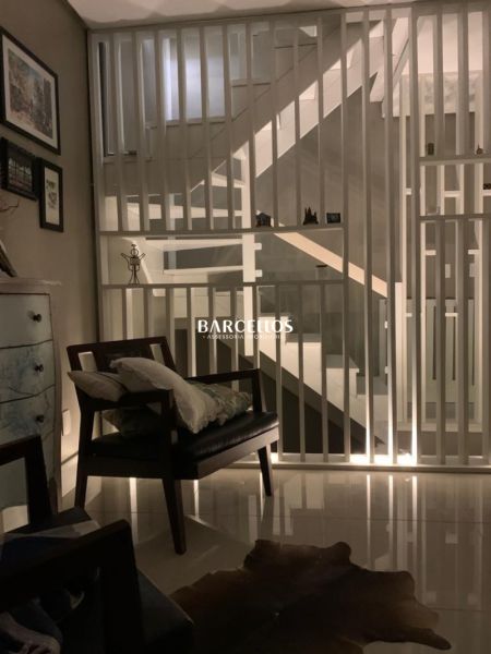 Casa com 4 quartos, 4 banheiros e 230m² à venda no bairro Pedra Redonda, Porto Alegre
