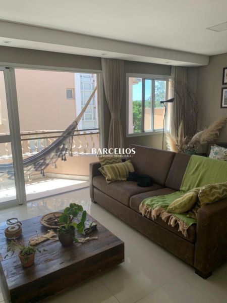 Casa com 4 quartos, 4 banheiros e 230m² à venda no bairro Pedra Redonda, Porto Alegre