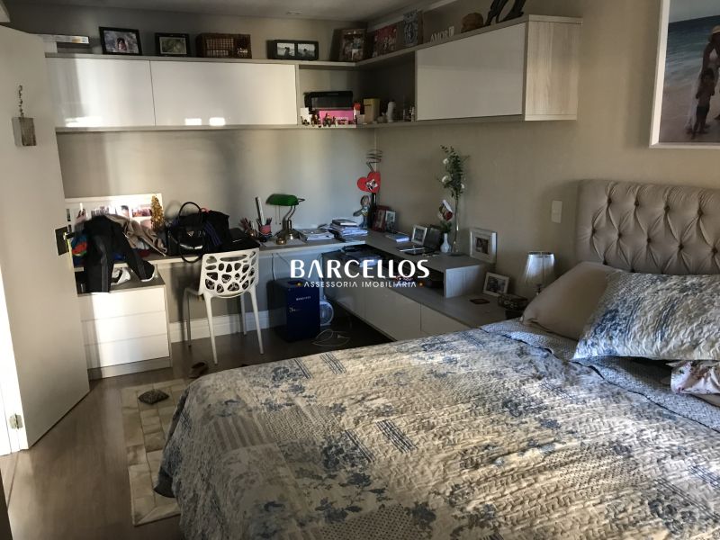 Casa com 4 quartos, 4 banheiros e 230m² à venda no bairro Pedra Redonda, Porto Alegre