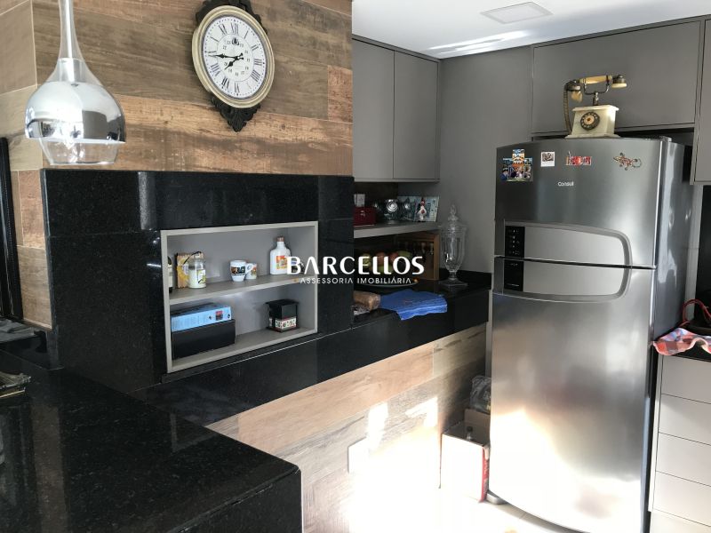 Casa com 4 quartos, 4 banheiros e 230m² à venda no bairro Pedra Redonda, Porto Alegre