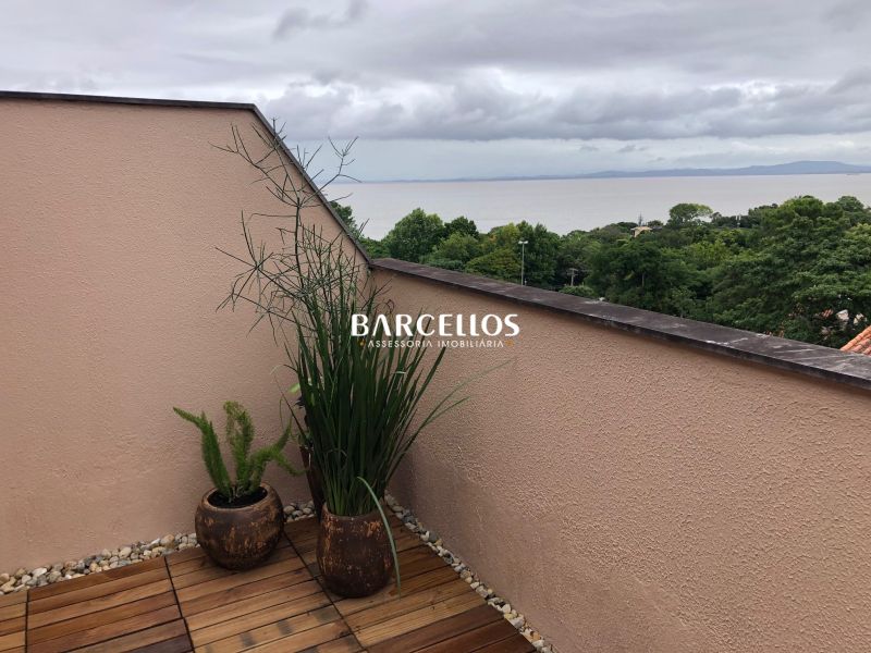 Casa com 4 quartos, 4 banheiros e 230m² à venda no bairro Pedra Redonda, Porto Alegre