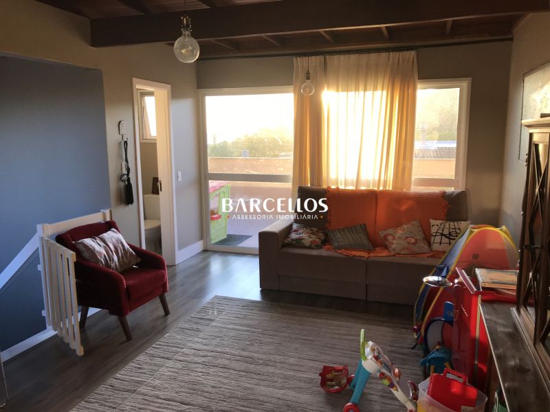 Casa com 4 quartos, 4 banheiros e 230m² à venda no bairro Pedra Redonda, Porto Alegre