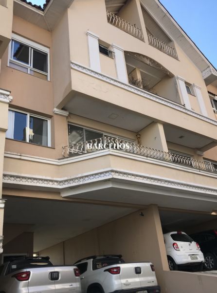 Casa com 4 quartos, 4 banheiros e 230m² à venda no bairro Pedra Redonda, Porto Alegre