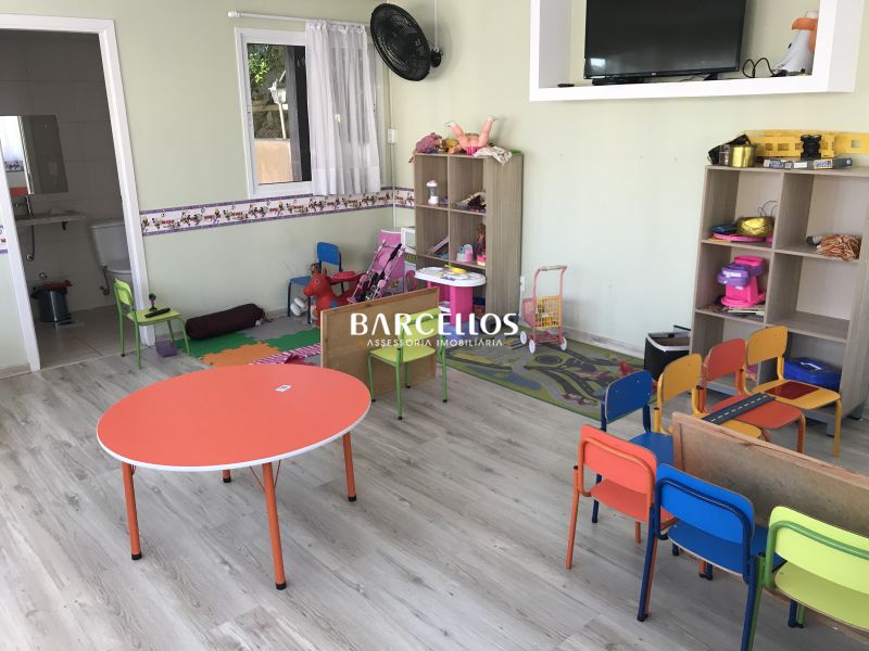 Casa com 4 quartos, 4 banheiros e 230m² à venda no bairro Pedra Redonda, Porto Alegre