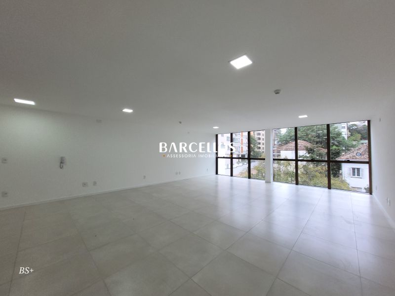 Sala com 2 banheiros e 65m² à venda no bairro Floresta, Porto Alegre