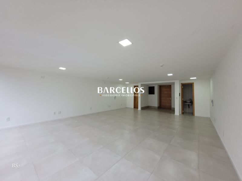 Sala com 2 banheiros e 65m² à venda no bairro Floresta, Porto Alegre