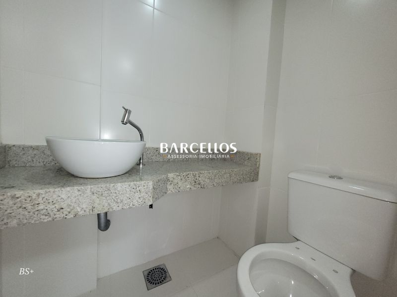 Sala com 2 banheiros e 65m² à venda no bairro Floresta, Porto Alegre