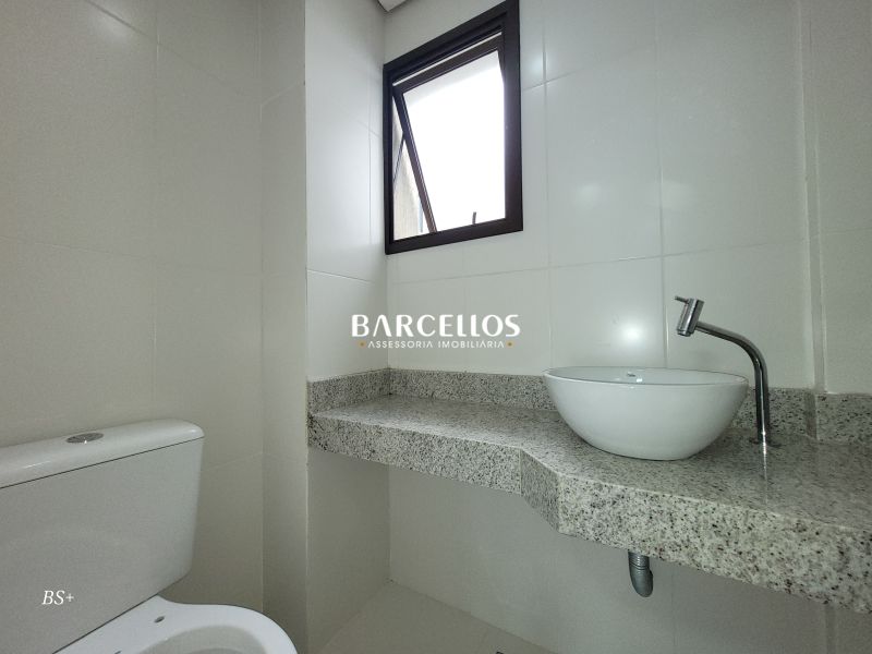 Sala com 2 banheiros e 65m² à venda no bairro Floresta, Porto Alegre