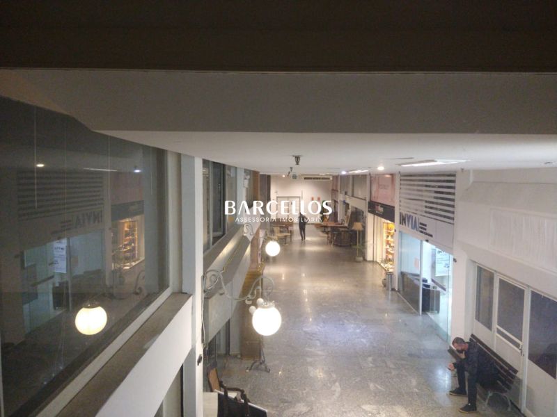 Loja com 2 banheiros e 55m² à venda no bairro Independencia, Porto Alegre
