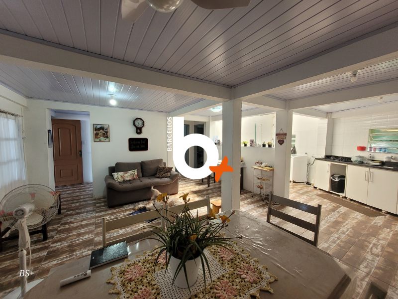 Casa com 5 quartos, 4 banheiros e 255m² à venda no bairro Protasio Alves, Porto Alegre
