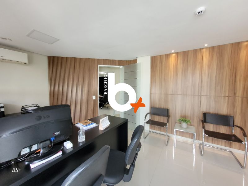 Sala com 2 banheiros e 75m² à venda no bairro Sao Joao, Porto Alegre