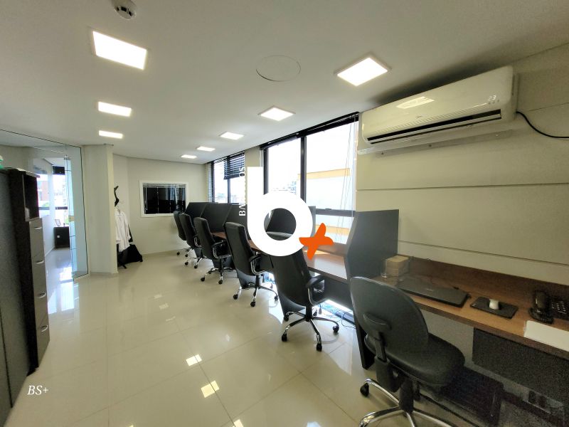 Sala com 2 banheiros e 75m² à venda no bairro Sao Joao, Porto Alegre