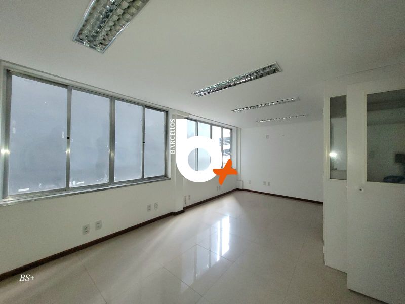 Sala com 1 banheiro e 50m² à venda no bairro Centro, Porto Alegre