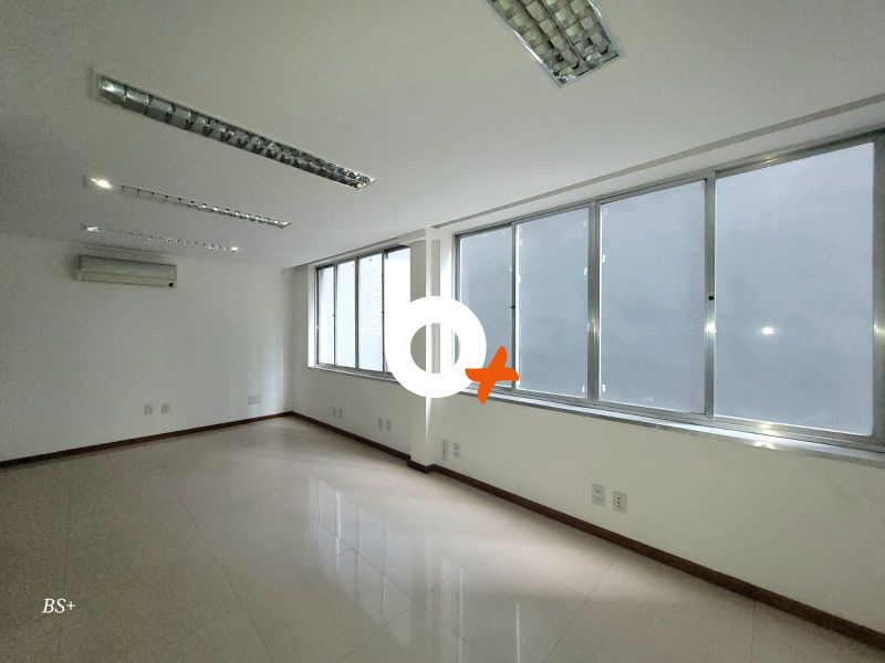 Sala com 1 banheiro e 50m² à venda no bairro Centro, Porto Alegre