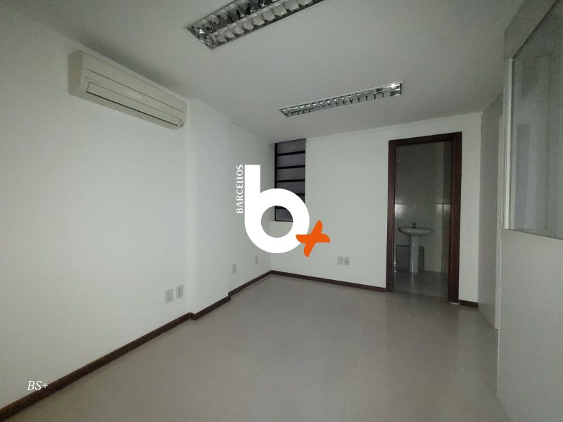 Sala com 1 banheiro e 50m² à venda no bairro Centro, Porto Alegre