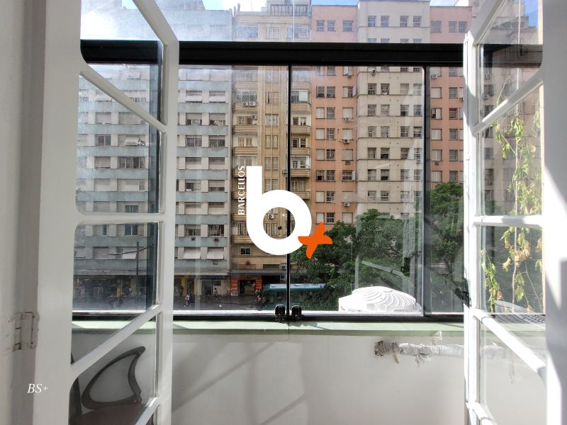 Apto com 2 quartos, 1 banheiro e 72m² à venda no bairro Centro, Porto Alegre