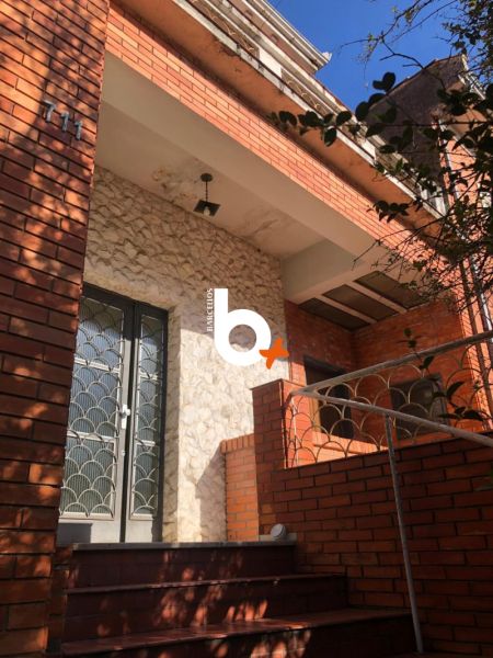 Casa com 4 quartos, 4 banheiros e 335m² à venda no bairro Moinhos de Vento, Porto Alegre