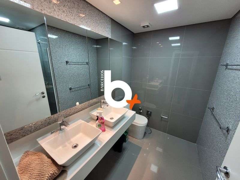 Apto com 3 quartos, 2 banheiros e 137m² à venda no bairro Centro, Porto Alegre