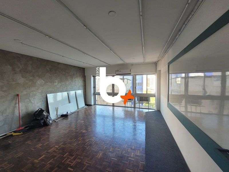 Sala com 1 banheiro e 67m² à venda no bairro Centro, Porto Alegre