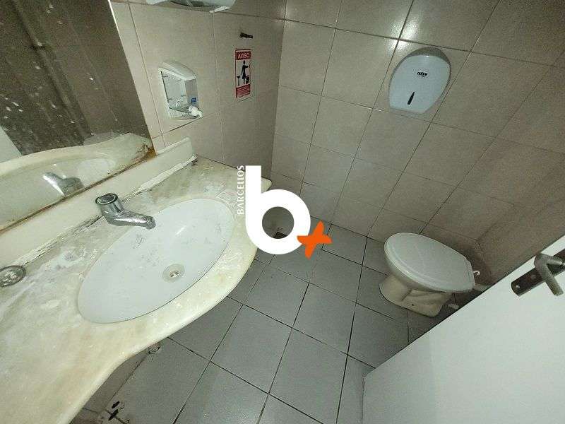Loja com 1 quarto, 3 banheiros e 180m² à venda no bairro Centro, Porto Alegre
