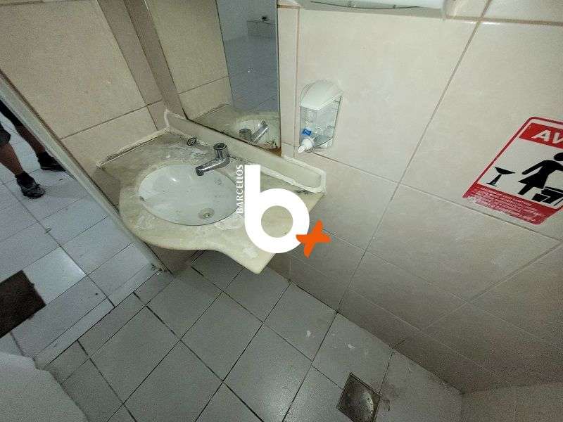 Loja com 1 quarto, 3 banheiros e 180m² à venda no bairro Centro, Porto Alegre