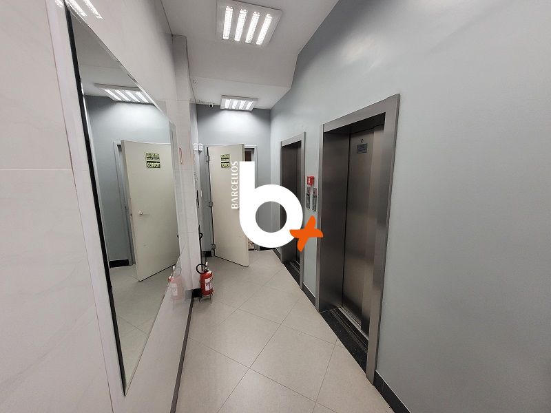 Sala com 26m² à venda no bairro Centro, Porto Alegre