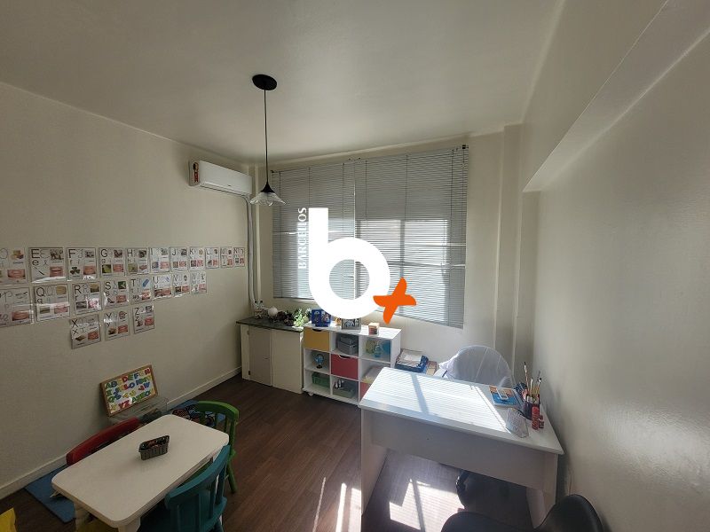 Sala com 26m² à venda no bairro Centro, Porto Alegre