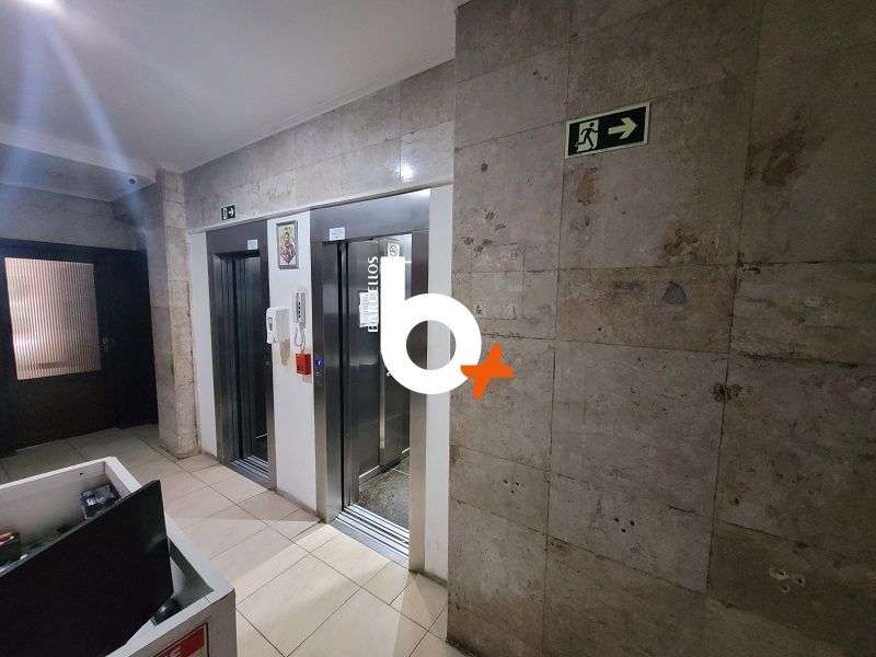Apto com 3 quartos, 1 banheiro e 84m² à venda no bairro Centro, Porto Alegre