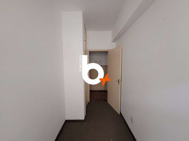 Apto com 3 quartos, 1 banheiro e 84m² à venda no bairro Centro, Porto Alegre