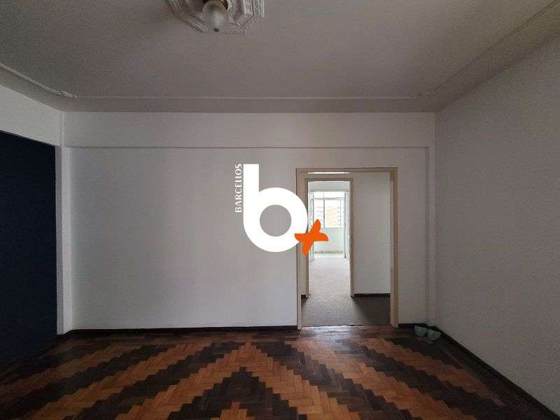 Apto com 3 quartos, 1 banheiro e 84m² à venda no bairro Centro, Porto Alegre