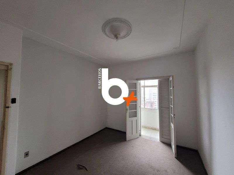Apto com 3 quartos, 1 banheiro e 84m² à venda no bairro Centro, Porto Alegre