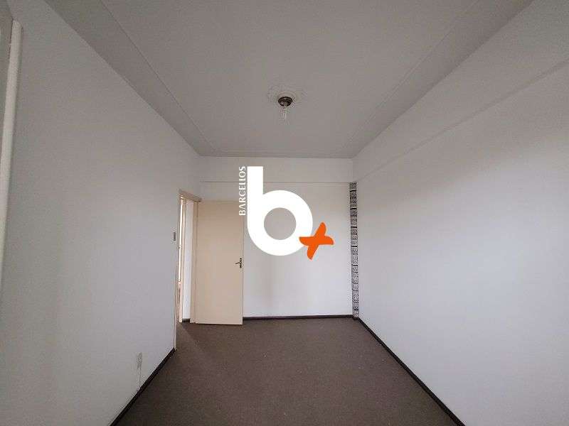 Apto com 3 quartos, 1 banheiro e 84m² à venda no bairro Centro, Porto Alegre