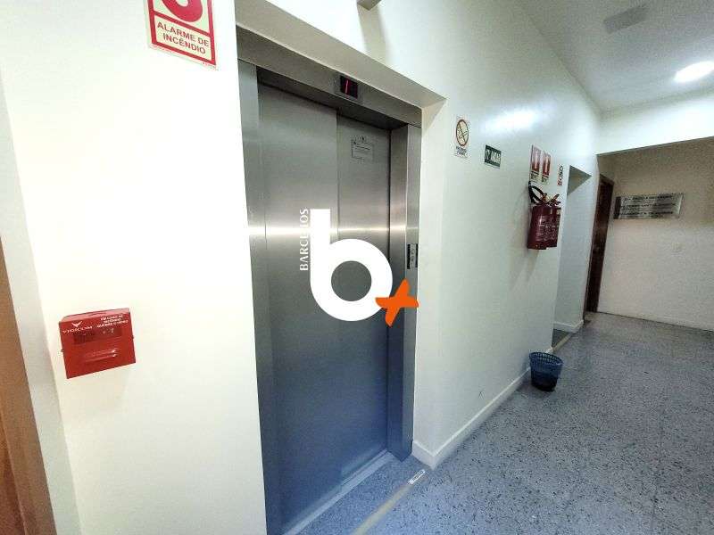 Sala com 47m² à venda no bairro Centro, Porto Alegre