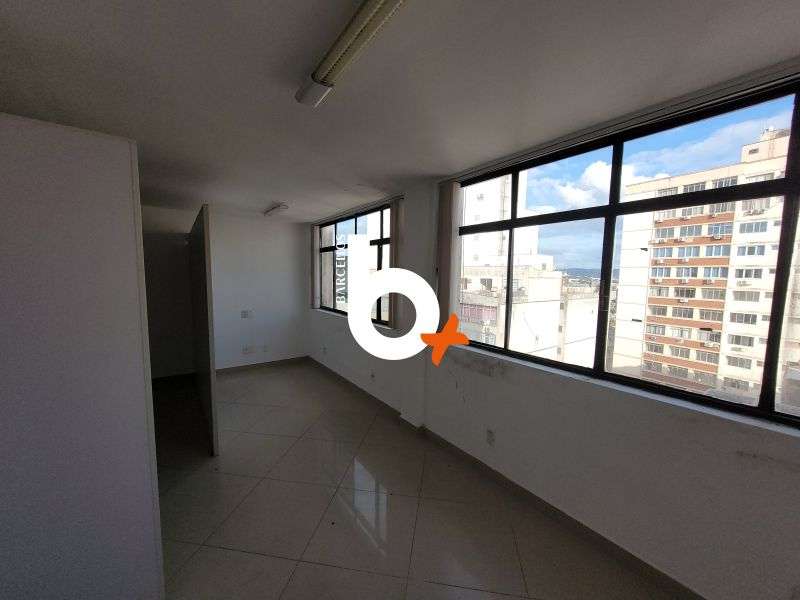 Sala com 47m² à venda no bairro Centro, Porto Alegre
