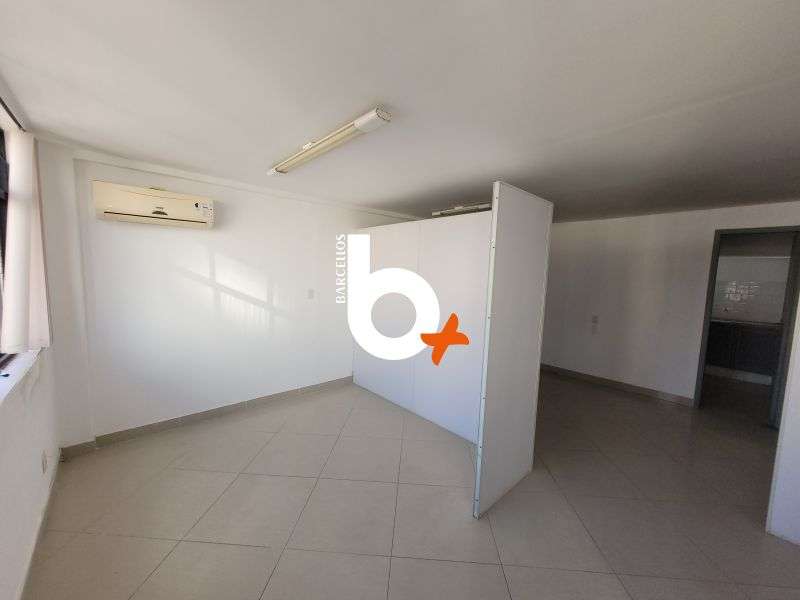 Sala com 47m² à venda no bairro Centro, Porto Alegre