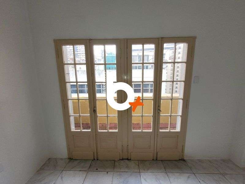 Sala com 1 quarto e 28m² à venda no bairro Centro, Porto Alegre