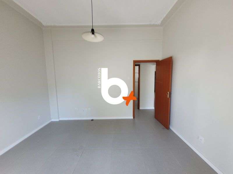 Apto com 2 quartos, 1 banheiro e 65m² à venda no bairro Centro, Porto Alegre
