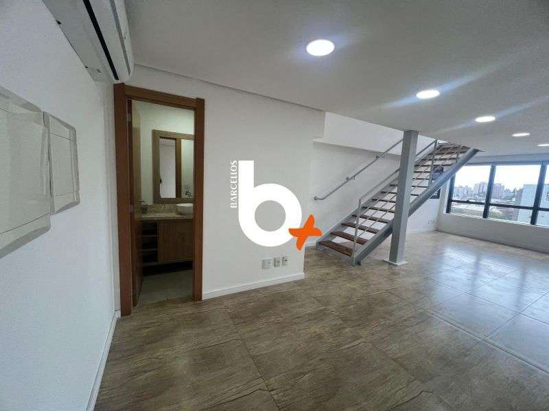 Sala com 1 banheiro e 108m² à venda no bairro Floresta, Porto Alegre