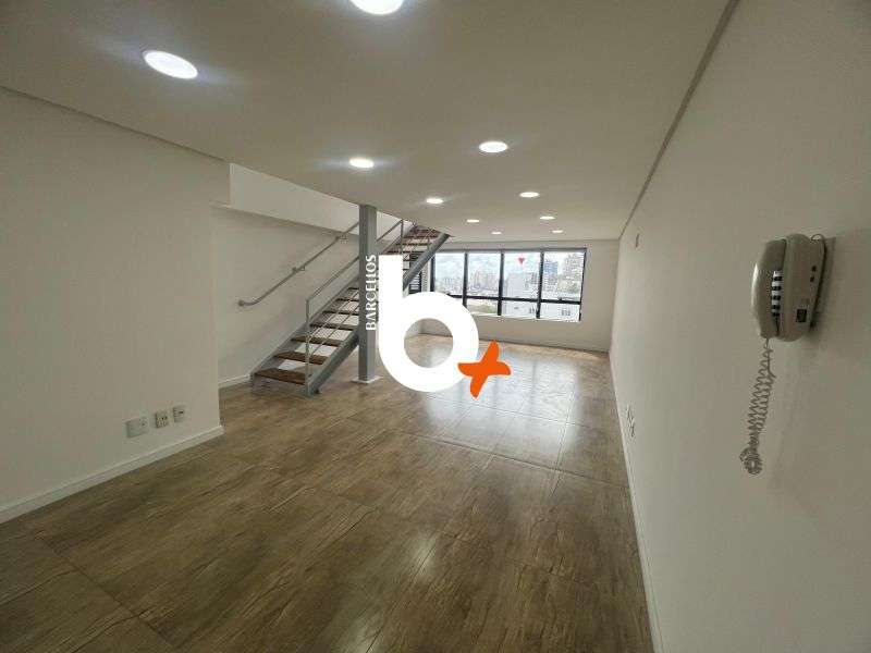 Sala com 1 banheiro e 108m² à venda no bairro Floresta, Porto Alegre