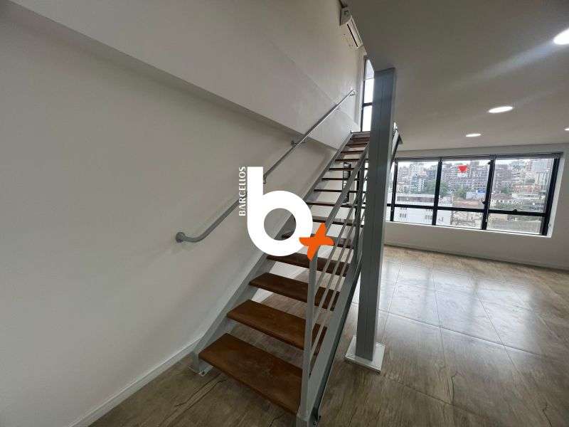 Sala com 1 banheiro e 108m² à venda no bairro Floresta, Porto Alegre