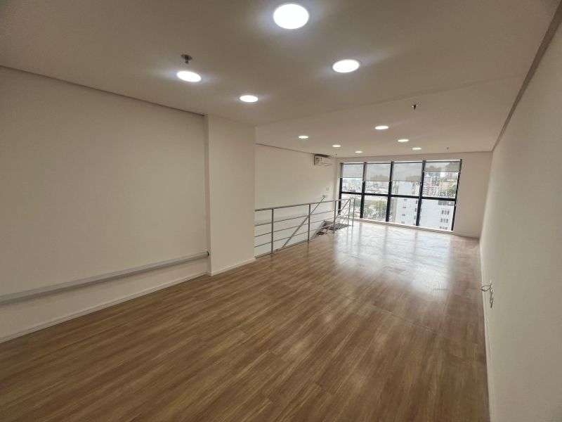 Sala com 1 banheiro e 108m² à venda no bairro Floresta, Porto Alegre