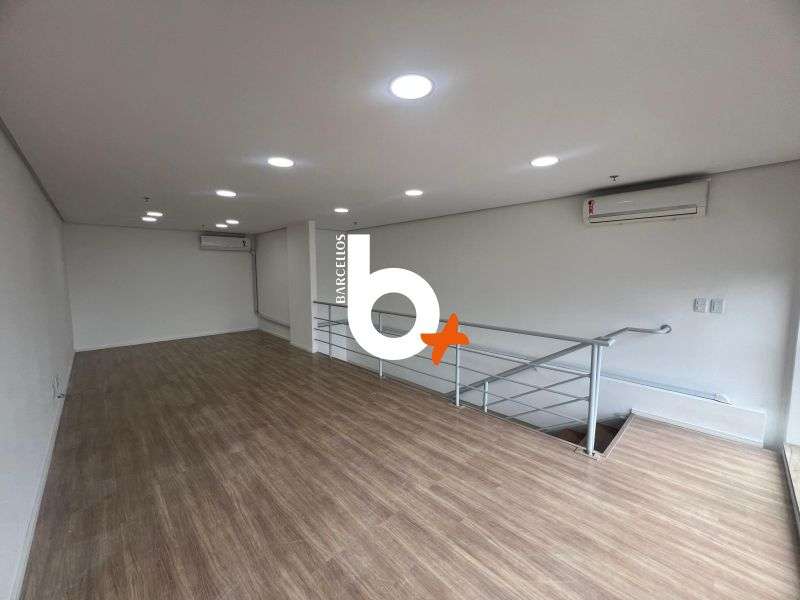 Sala com 1 banheiro e 108m² à venda no bairro Floresta, Porto Alegre