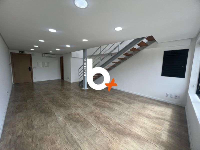 Sala com 1 banheiro e 108m² à venda no bairro Floresta, Porto Alegre