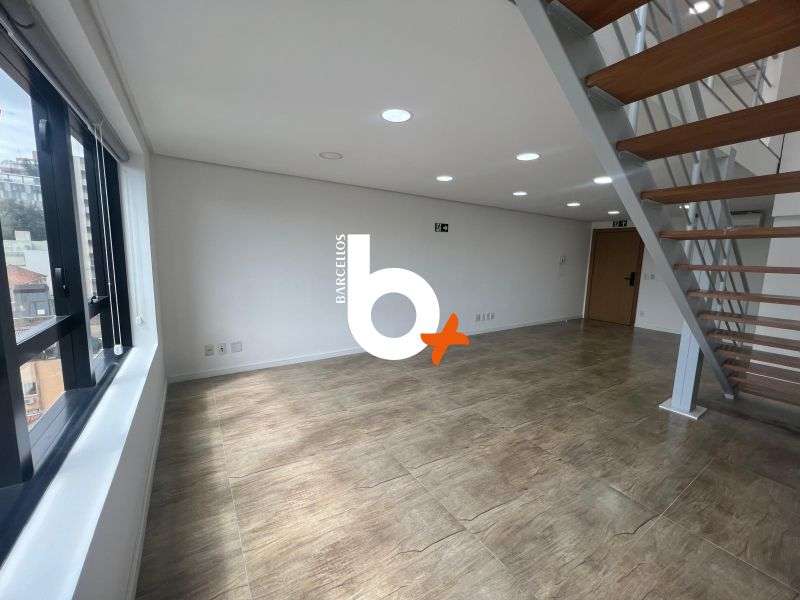 Sala com 1 banheiro e 108m² à venda no bairro Floresta, Porto Alegre