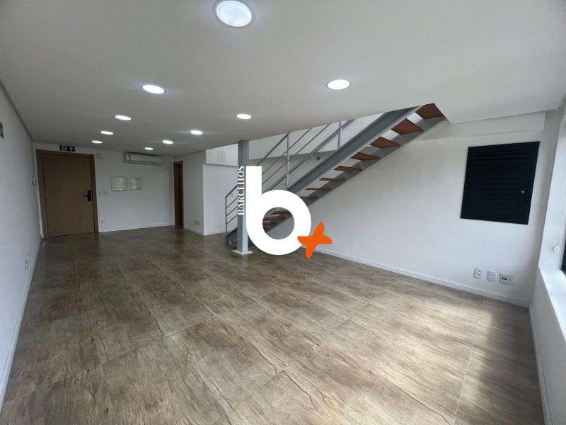 Sala com 1 banheiro e 108m² à venda no bairro Floresta, Porto Alegre