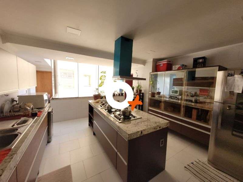 Apto com 3 quartos, 2 banheiros e 156m² à venda no bairro Centro, Porto Alegre