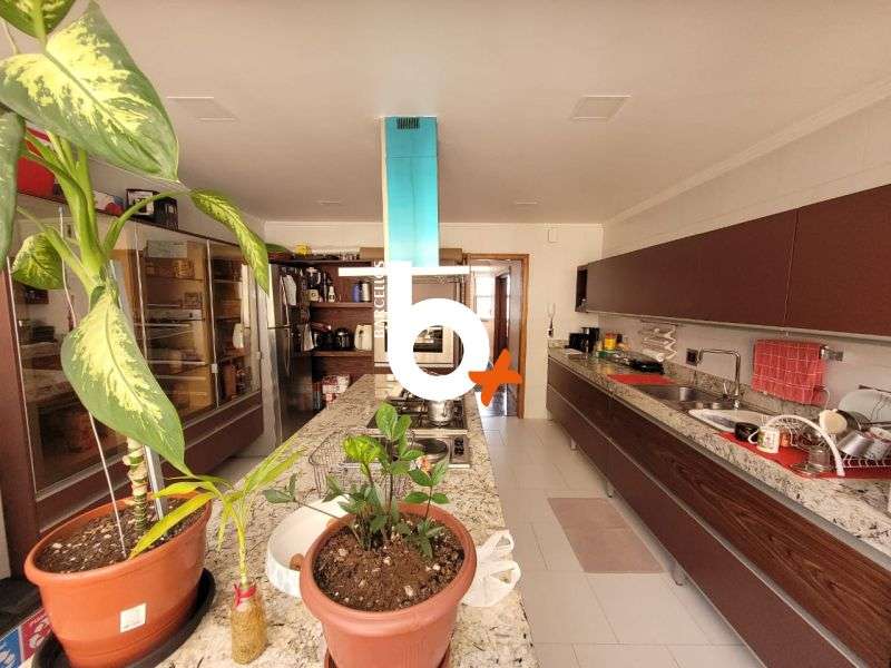 Apto com 3 quartos, 2 banheiros e 156m² à venda no bairro Centro, Porto Alegre