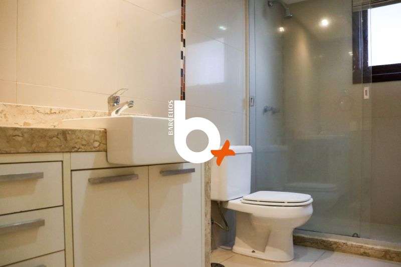 Apto com 3 quartos, 3 banheiros e 221m² à venda no bairro Mont Serrat, Porto Alegre