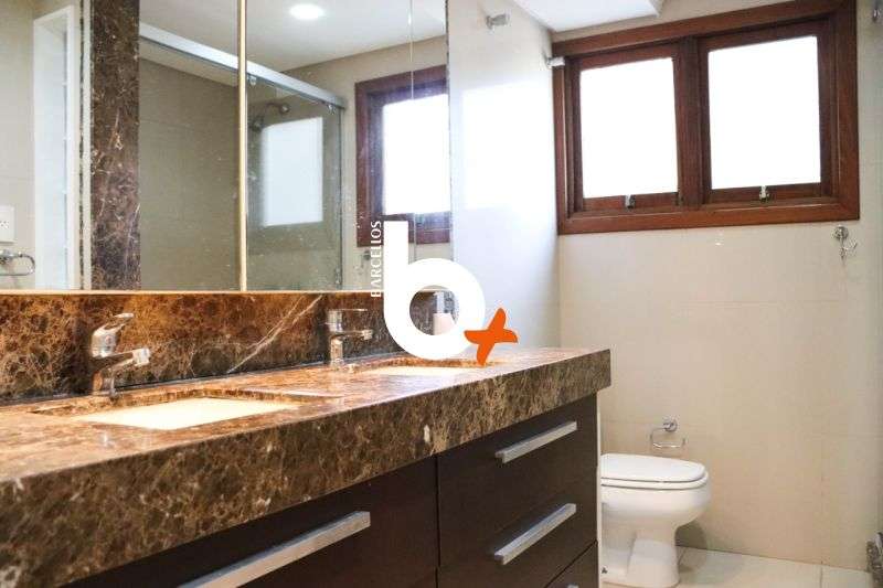 Apto com 3 quartos, 3 banheiros e 221m² à venda no bairro Mont Serrat, Porto Alegre